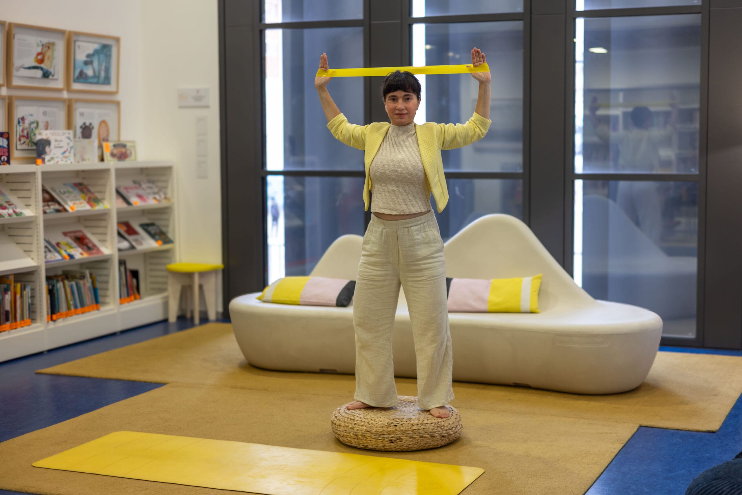 Corina_Ticre_20 Corina Ticre, educadora emocional y profesora de yoga, guía cursos de meditación, educación emocional y bienestar.